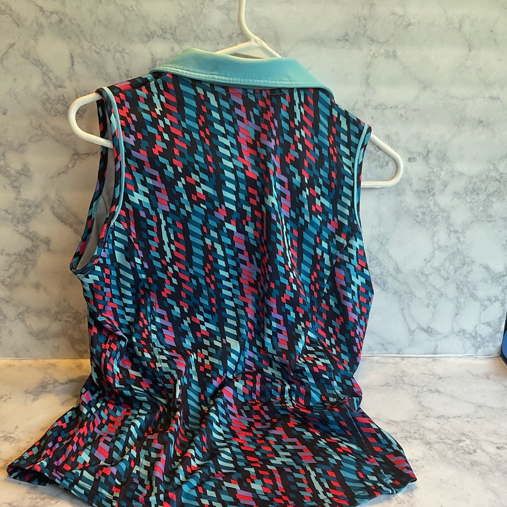 Ashworth  Blue Skort size 8 paired with multicolor geometric top - Picture 6 of 7